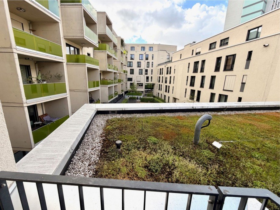 15. und auf das begr�nte Dach. Etagenwohnung K�ln