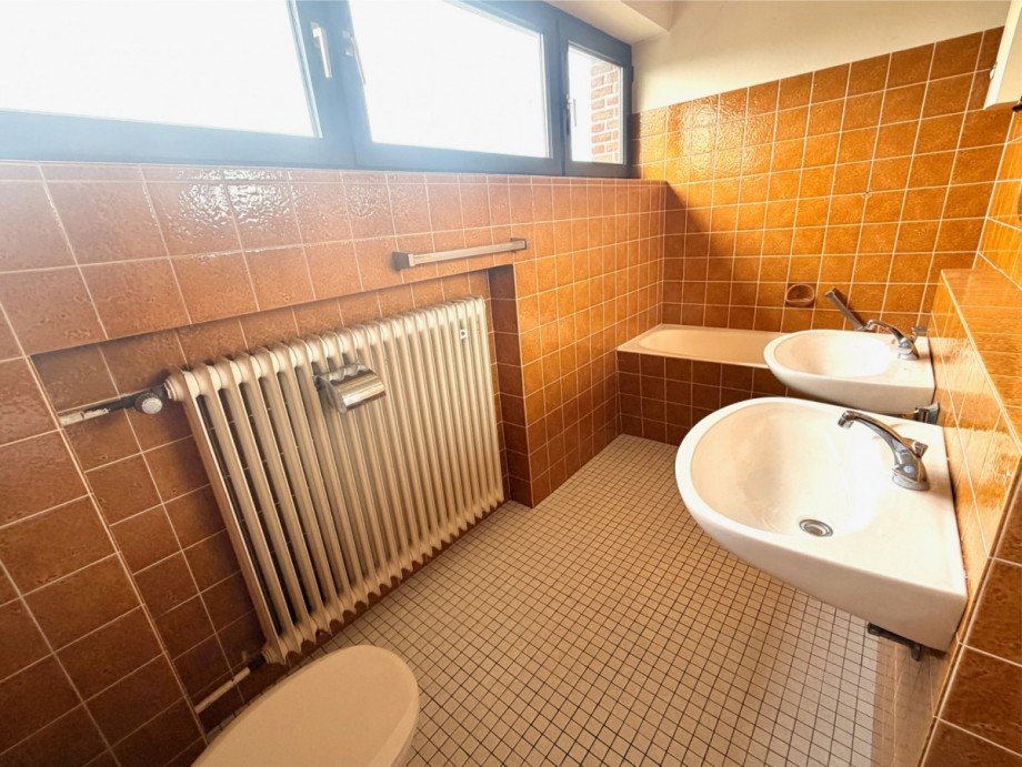 8 Wannenbad OG.jpeg Reiheneckhaus Erftstadt