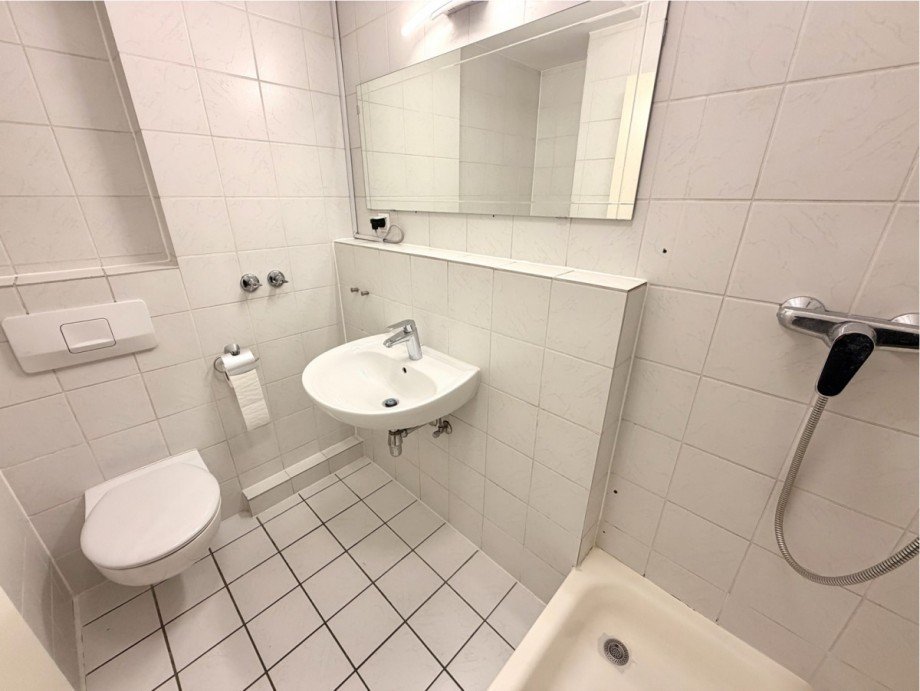 15.Bad 1 OG.jpeg Mehrfamilienhaus K�ln