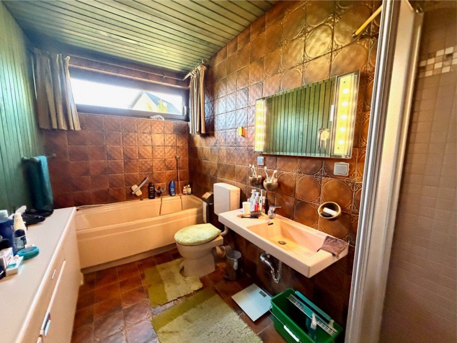 15 tagesbelichtetes Wannenbad. Loft-Studio-Atelier Mechernich