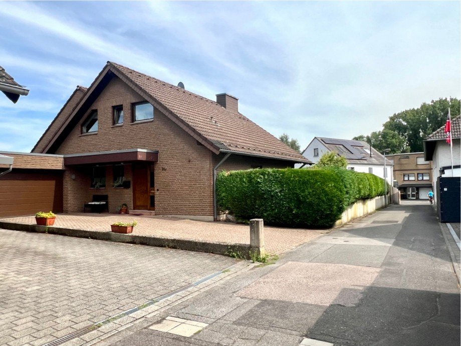 Frontansicht.jpeg Einfamilienhaus Bergheim